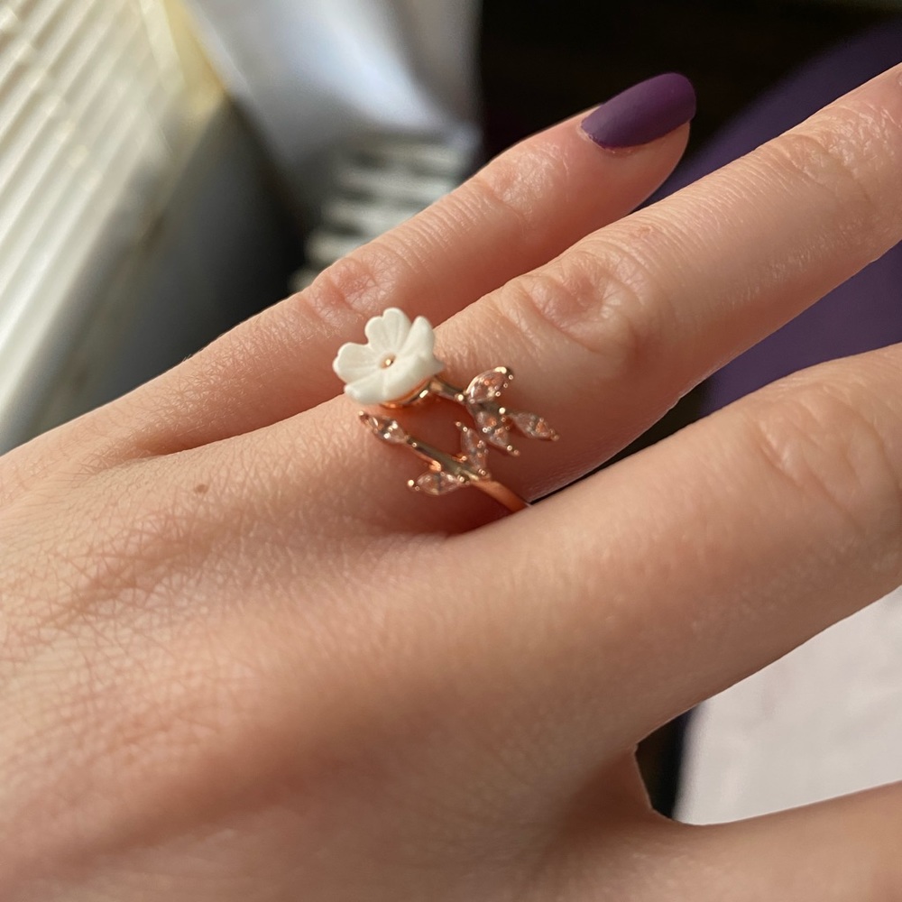 Rose gold flower ring